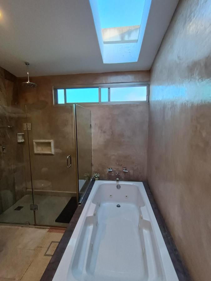 梅里达Casa Hector, Con Jacuzzi, Cerca Del Foro Gnp.别墅 外观 照片
